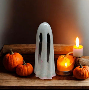 Small pastel ghostie