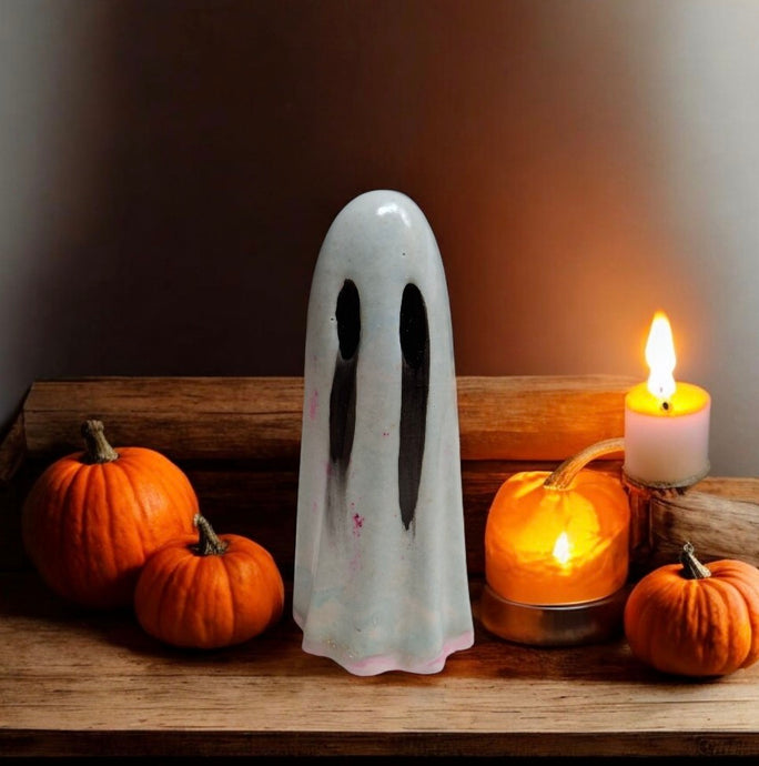 Small pastel ghostie