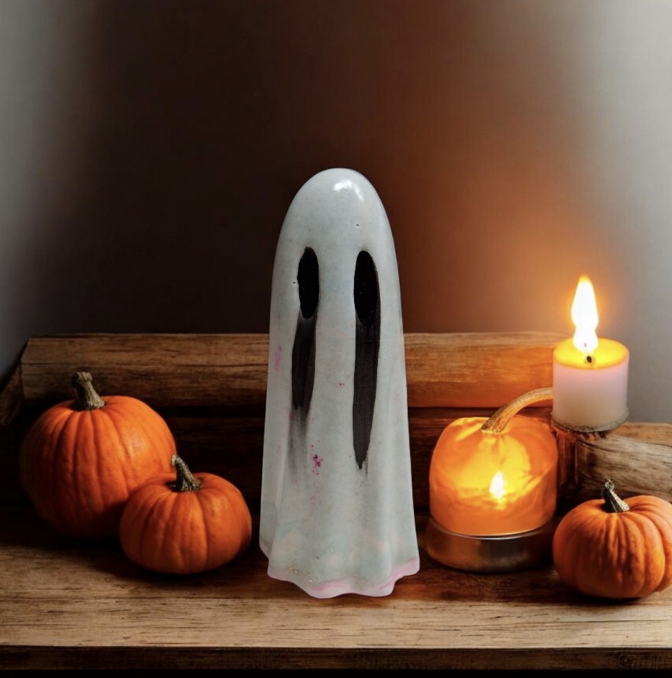 Small pastel ghostie